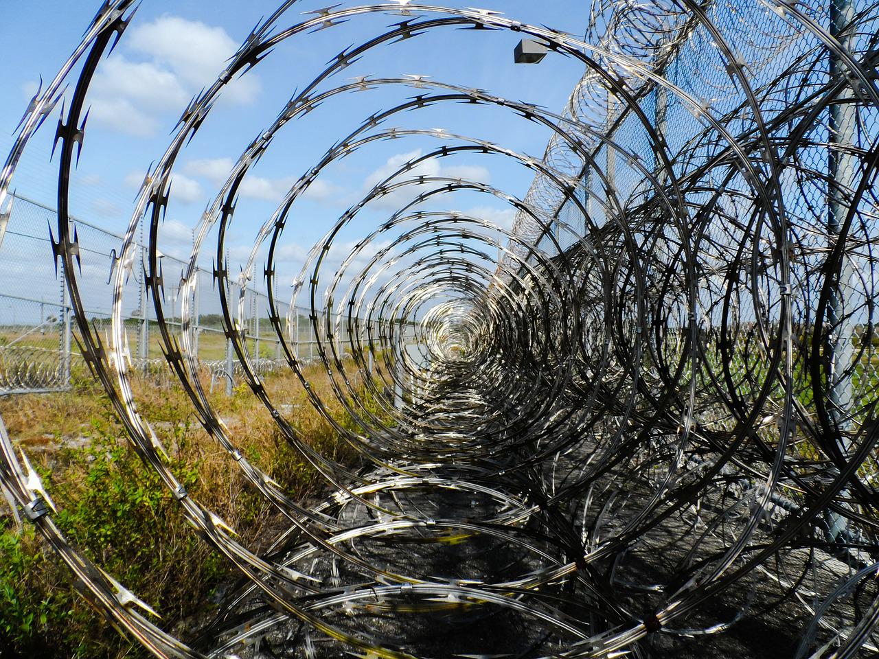 prison fence, razor ribbon, wire-218456.jpg